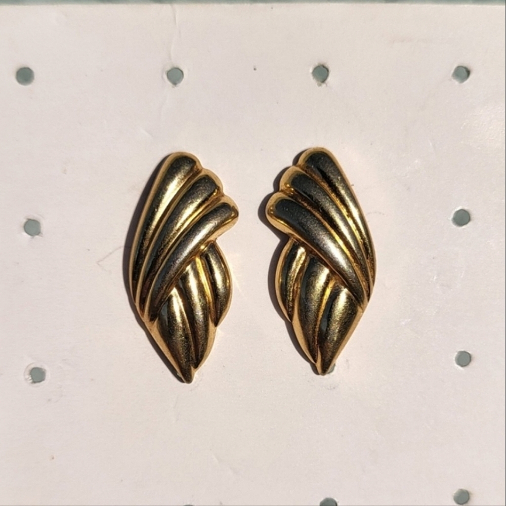 ⚡️Vintage Monet Gold-Tone Earrings⚡️